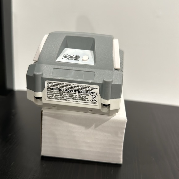 Sunjoe 2.0 Ah battery + charger - Picture 2 of 3